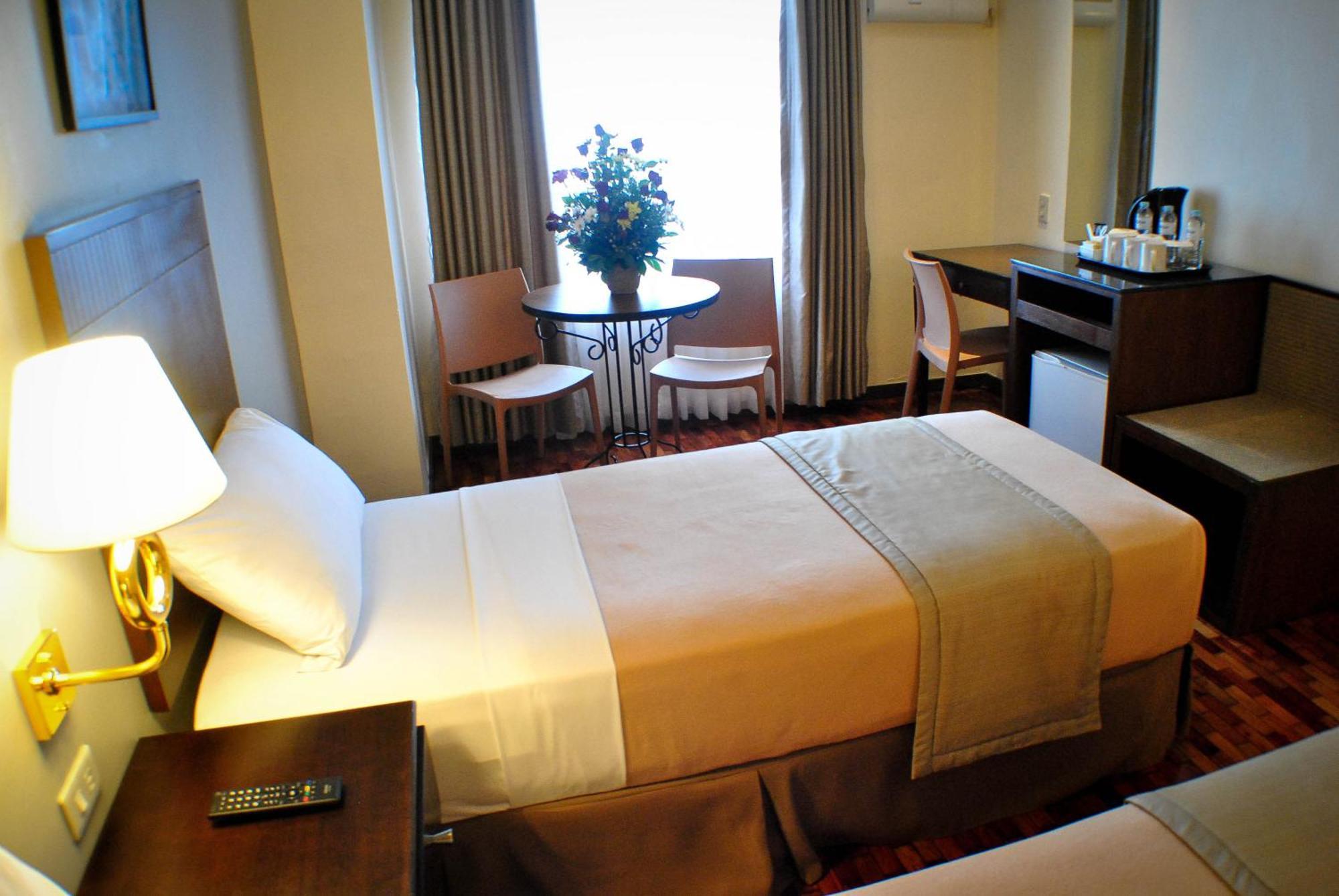 เฟอร์ซัล โฮเต็ล กาลายาน เกวซอน ซิตี้ Hotel เกซอนซิตี้ ภายนอก รูปภาพ