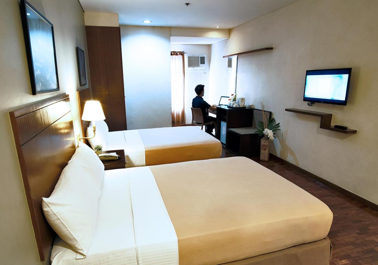 เฟอร์ซัล โฮเต็ล กาลายาน เกวซอน ซิตี้ Hotel เกซอนซิตี้ ภายนอก รูปภาพ