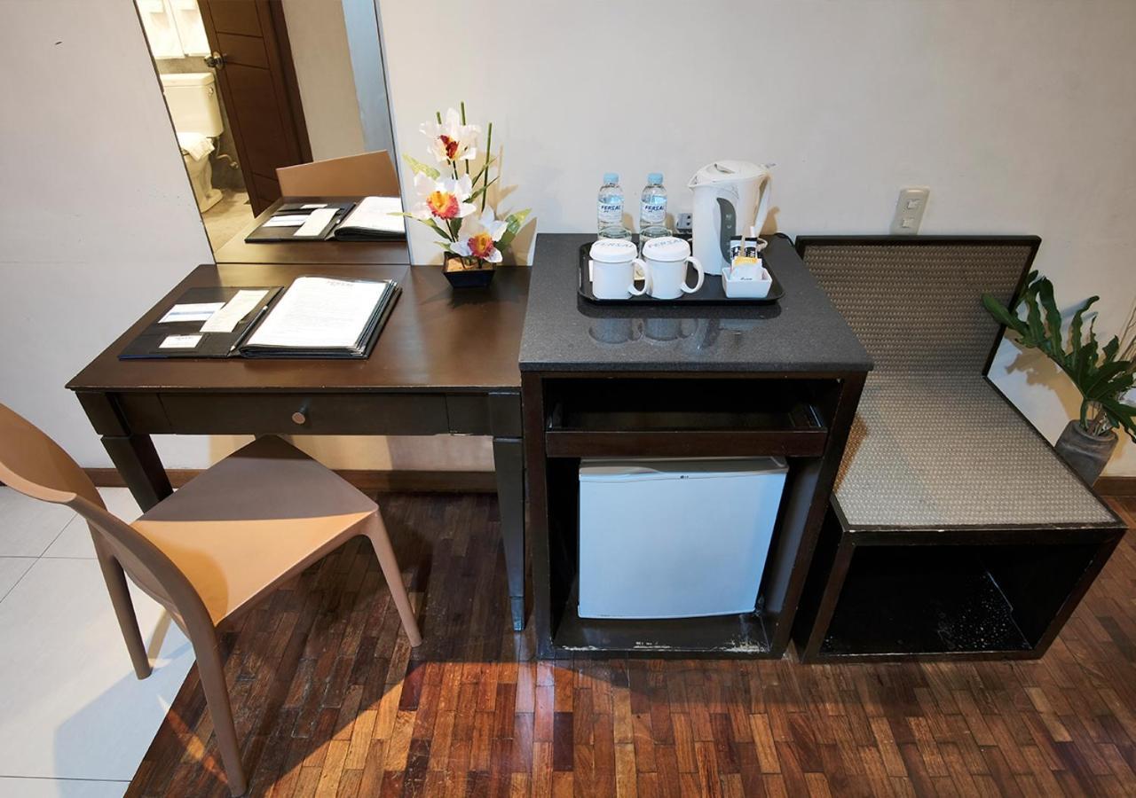 เฟอร์ซัล โฮเต็ล กาลายาน เกวซอน ซิตี้ Hotel เกซอนซิตี้ ภายนอก รูปภาพ
